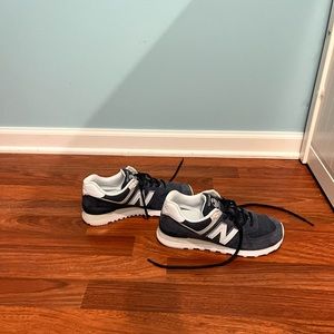 New never worn sneakers